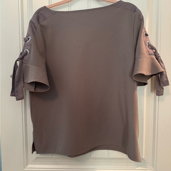 Tan Worthington blouse with lace up sleeves size Large. - Picture 7 of 7